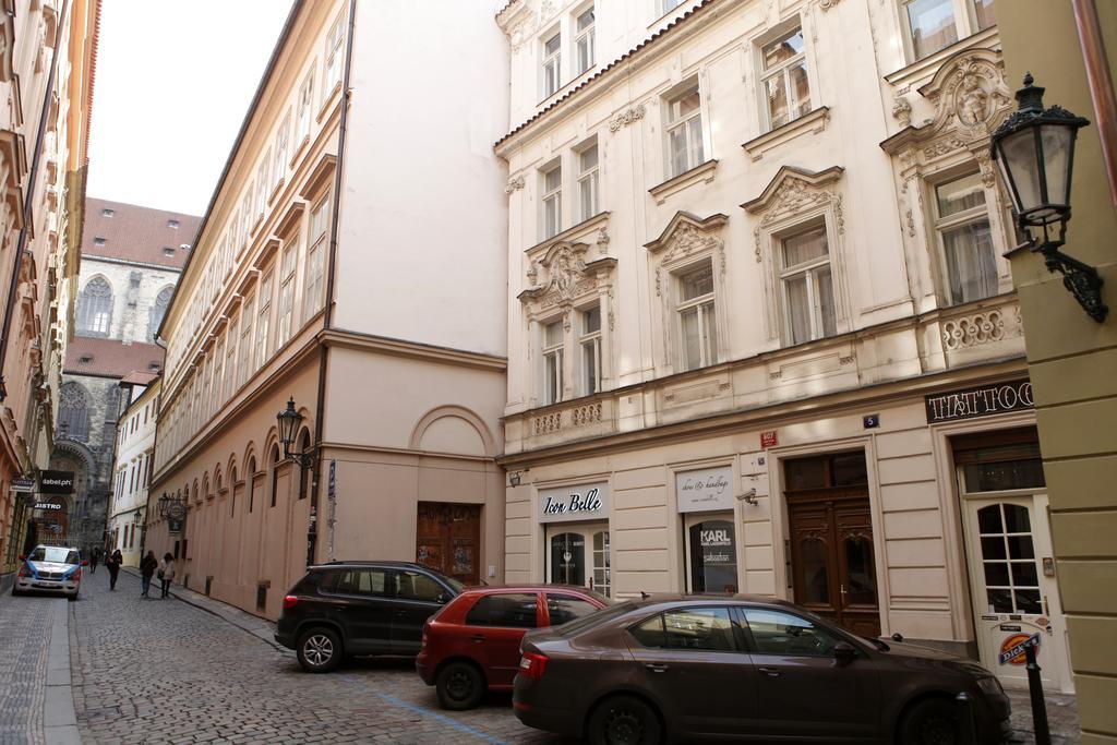 Old Town Apartments Tyn Prag Exteriör bild